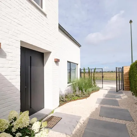 Fabulous 4 Bedrooms Near Zwin With A Garden Prázdninový dům