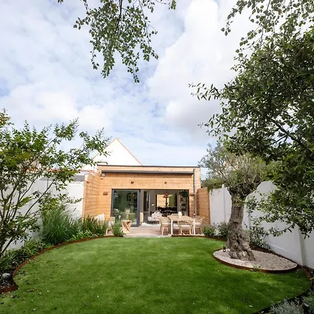 Fabulous 4 Bedrooms Near Zwin With A Garden