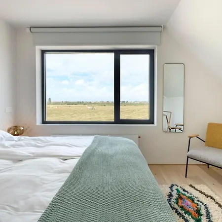 Vakantiehuis Fabulous 4 Bedrooms Near Zwin With A Garden Knokke-Heist