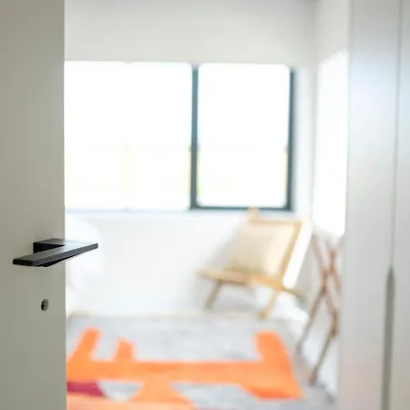 Fabulous 4 Bedrooms Near Zwin With A Garden 펜션 *