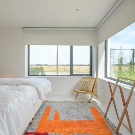 Fabulous 4 Bedrooms Near Zwin With A Garden *