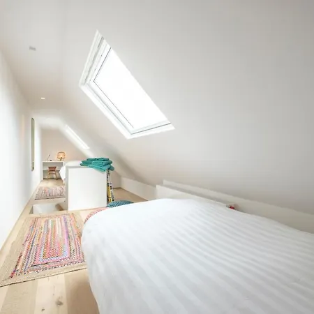 Fabulous 4 Bedrooms Near Zwin With A Garden 펜션 *