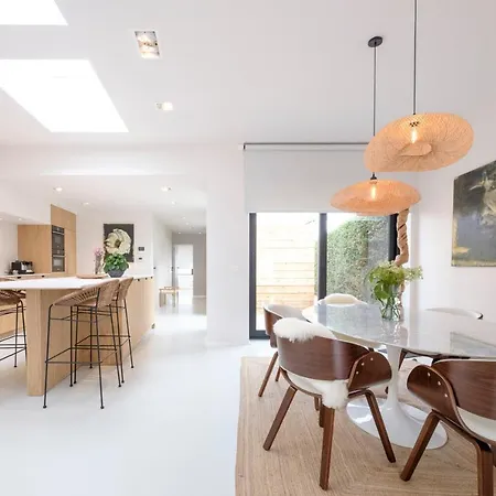 Fabulous 4 Bedrooms Near Zwin With A Garden *