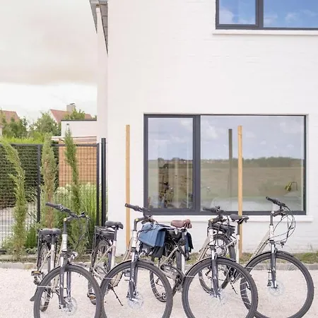 Ferienhaus Fabulous 4 Bedrooms Near Zwin With A Garden *