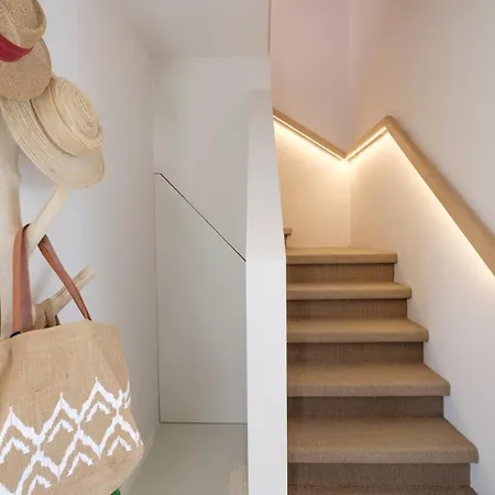 Fabulous 4 Bedrooms Near Zwin With A Garden 펜션 *