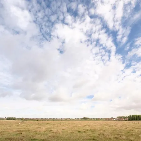 Fabulous 4 Bedrooms Near Zwin With A Garden 펜션