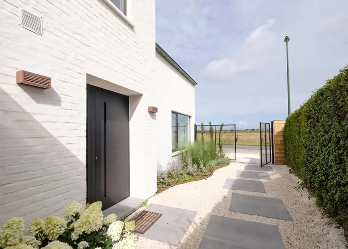 Fabulous 4 Bedrooms Near Zwin With A Garden Casa vacanze