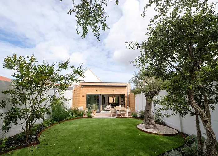 Fabulous 4 Bedrooms Near Zwin With A Garden