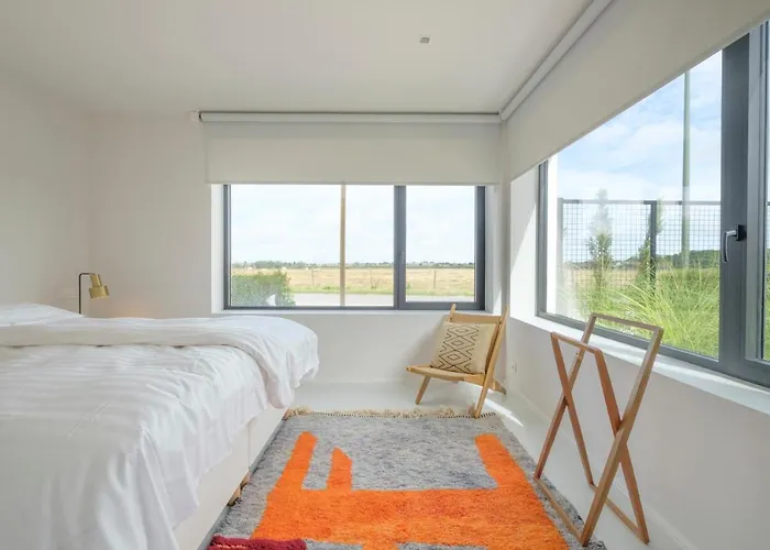 Fabulous 4 Bedrooms Near Zwin With A Garden *