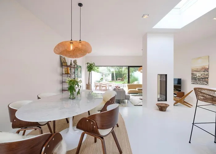 Casa vacanze Fabulous 4 Bedrooms Near Zwin With A Garden *