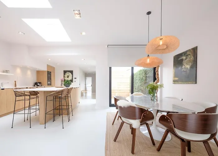 Fabulous 4 Bedrooms Near Zwin With A Garden *